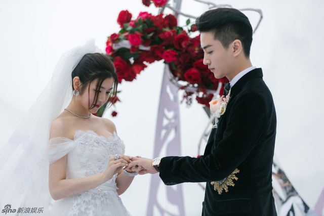 陈晓对陈妍希说：老婆我爱你一生一世。