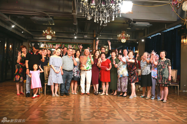 邓紫棋哽咽献唱