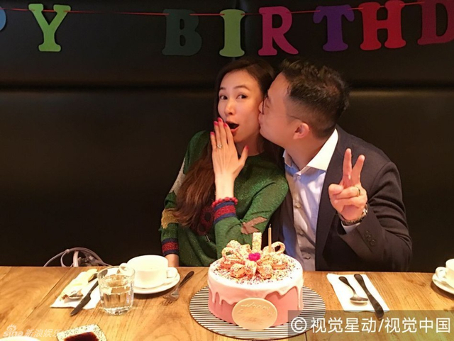 诸葛梓岐32岁生日收惊喜老公送深情一吻 新浪图片