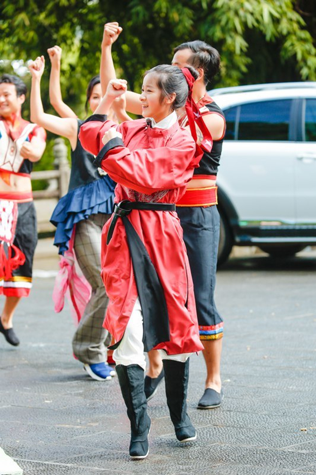 徐娇穿圆领袍汉服跳舞