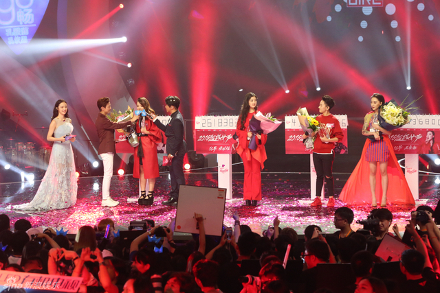 冠军产生瞬间 四强表情各异