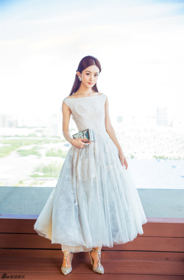 赵丽颖礼服