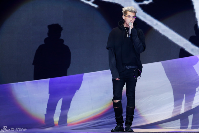 吴亦凡表演