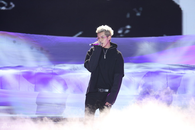 吴亦凡表演