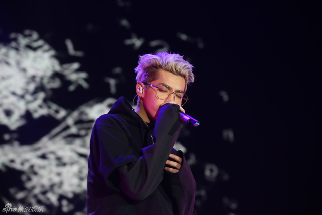 吴亦凡表演