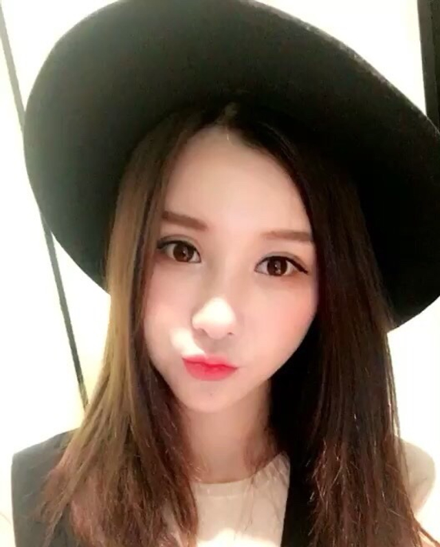 滕雨佳自拍美照