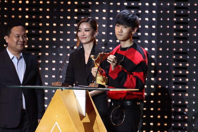 汪苏泷获秒拍人气王