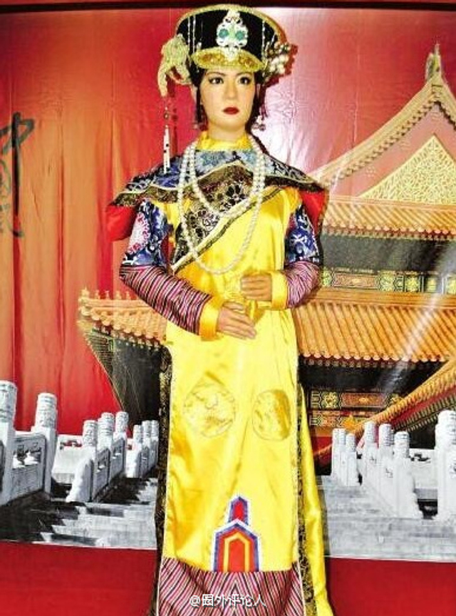 各地甄嬛蜡像太雷人 网友调侃是邓超假扮
