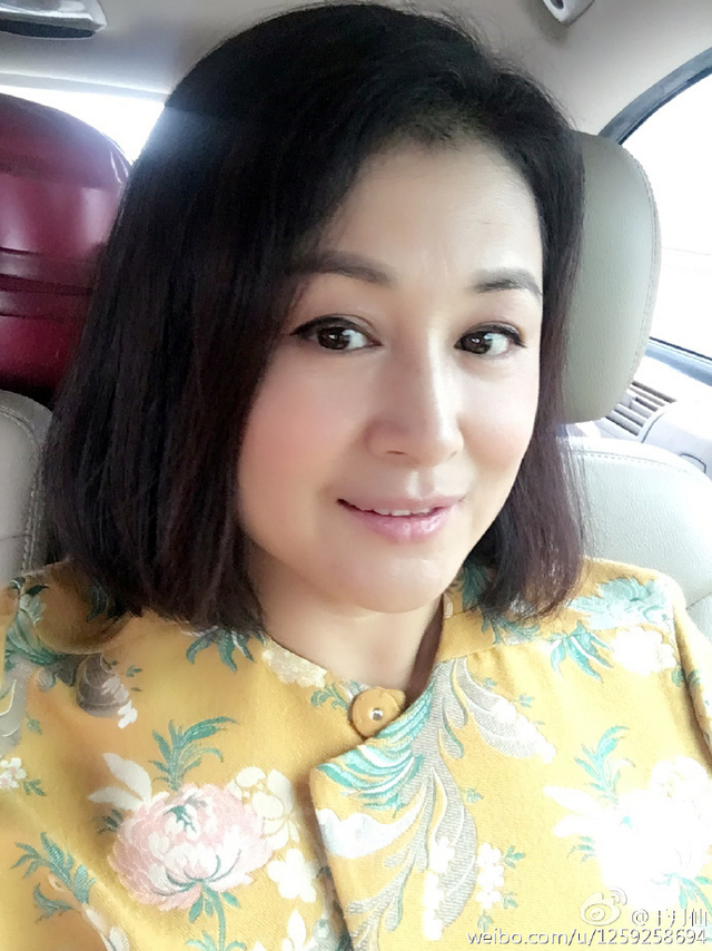 于月仙的配文也透露出自己想做个精致的人,简约自然大方,640_853竖版