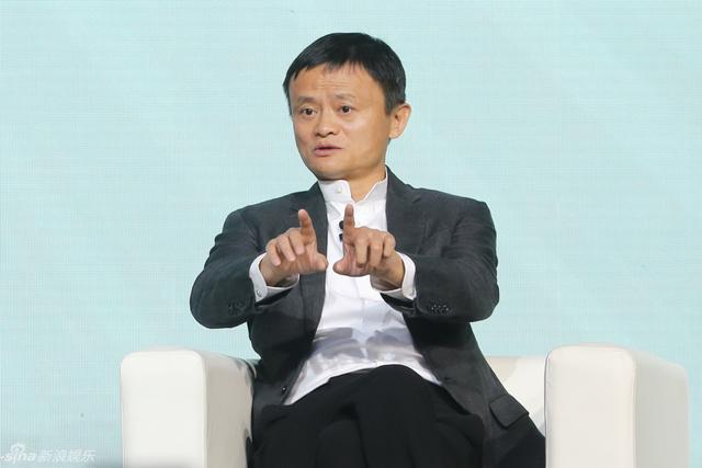 马云对谈斯皮尔伯格 赵薇倾听