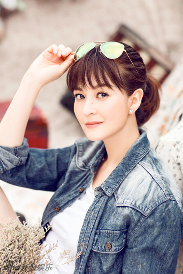 戴娇倩田园写真长腿抢镜