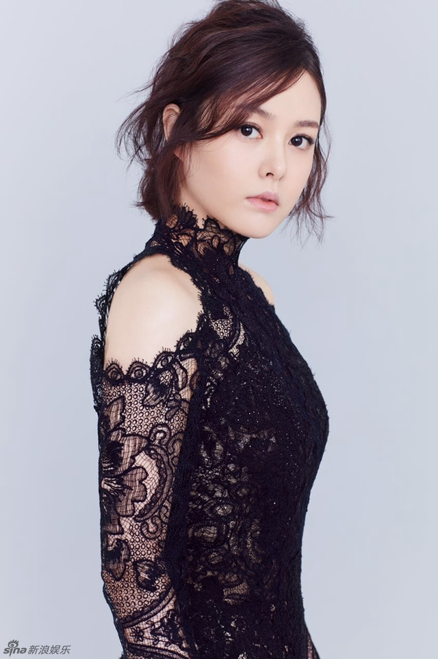 刘一含优雅妩媚秀凹凸身姿