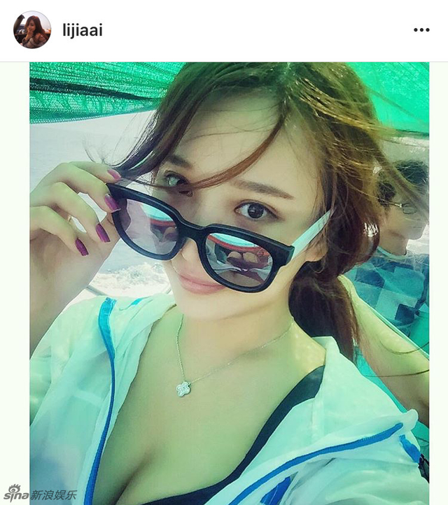 李二本名李嘉艾 私照豪放秀G奶