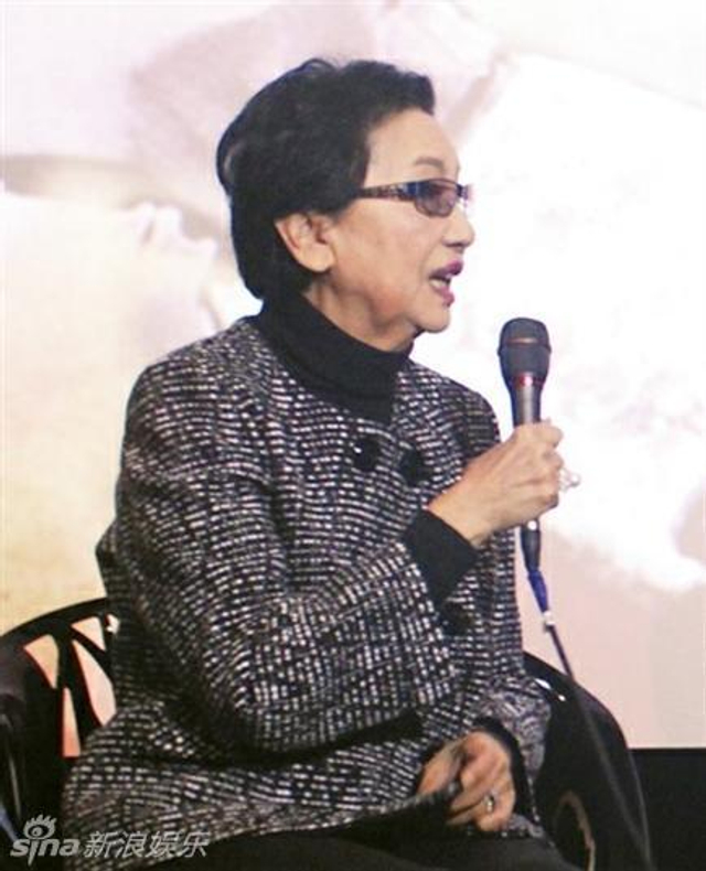 当时年近82岁的夏梦出席活动
