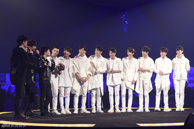 至上励合为X玖少年团颁奖