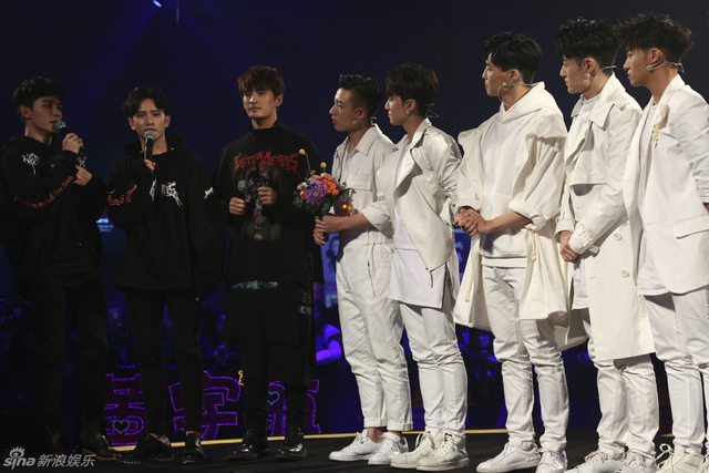 至上励合为X玖少年团颁奖