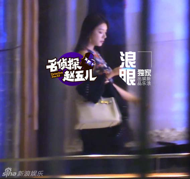神秘女时髦打扮