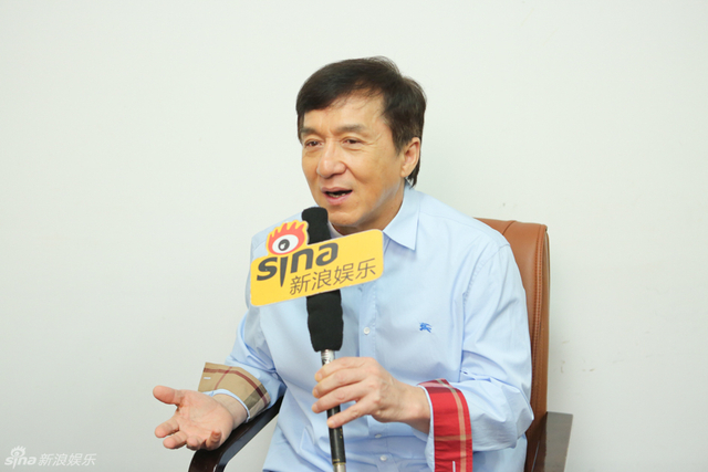 成龙奥斯卡获奖后首度对话新浪娱乐