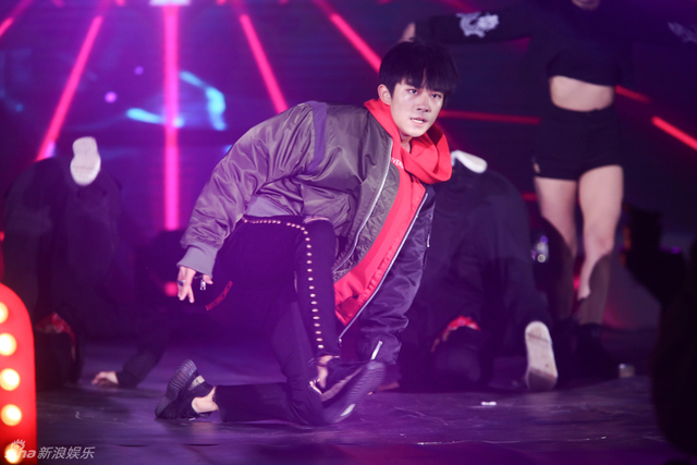 TFBOYS易烊千玺生日会举行
