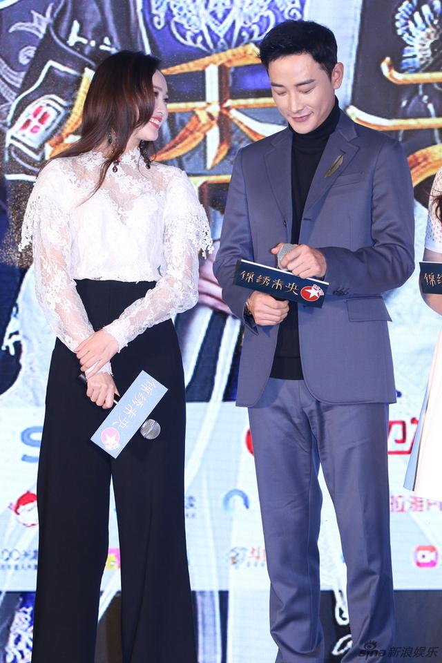 罗晋唐嫣同框眼里都是爱