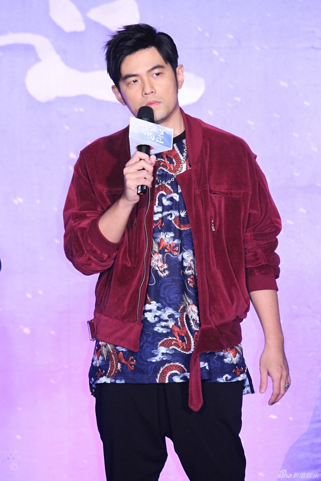 周杰伦被调侃当爸爸后可能比较懂得省钱,回应称:"对啊,我最近也没买