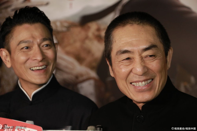 张艺谋赞刘德华会保养 亮天灯祈票房大卖