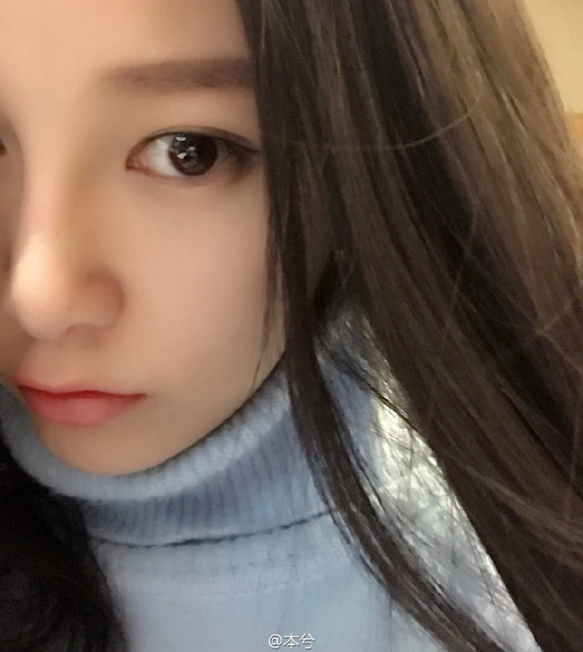 本兮自拍显甜美