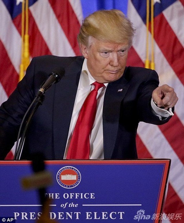 川普现场“怼”记者