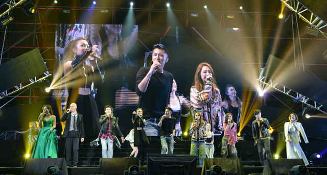 twins娇美 谢霆锋秀吉他帅气