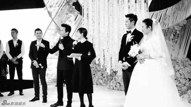 邓超孙俪出席经纪人婚礼 新郎帅气不输明星