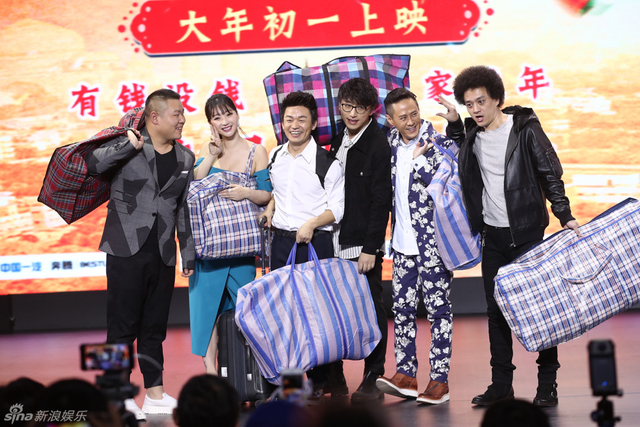 柳岩蓝裙低胸