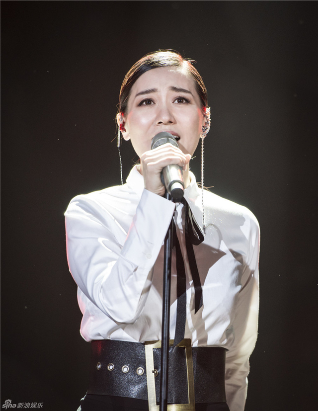 谭晶演绎激情摇滚