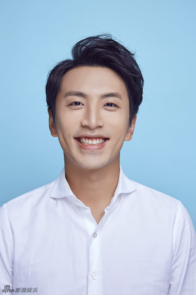 这还是屌丝王大锤?白客寸照帅到不敢认