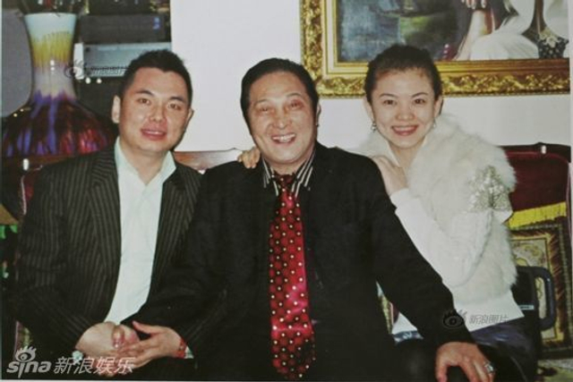 “大师”王林与名人合影照大量曝光