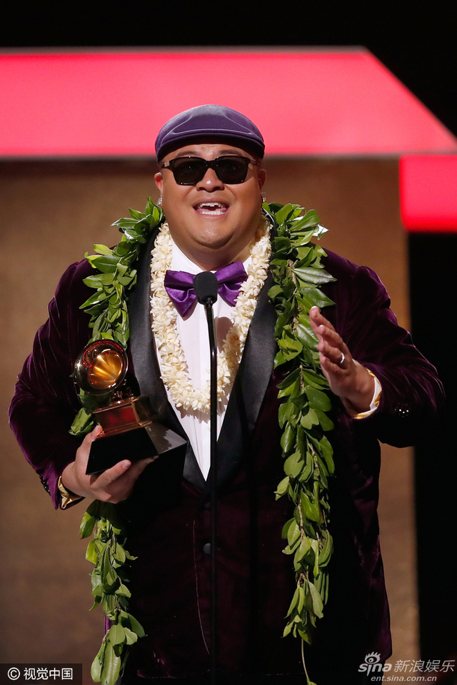 最佳地区传统音乐专辑：《E Walea》