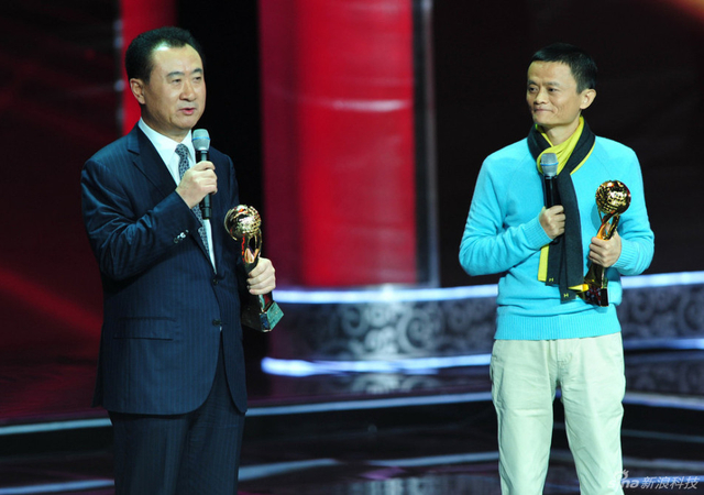 2012年12月12日,出席央视经济年度人物颁奖