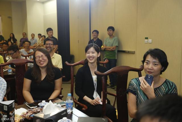 奶茶妹妹出席必应发布会