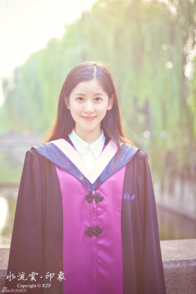 网曝刘强东陪奶茶拍毕业照 赴美休假缺席毕业礼