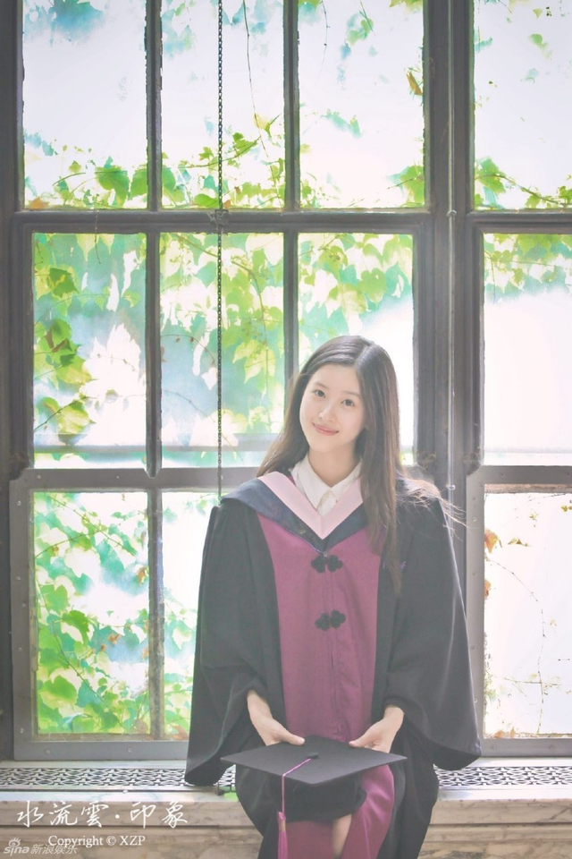 网曝刘强东陪奶茶拍毕业照 赴美休假缺席毕业礼