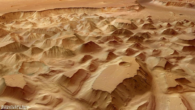 飞跃火星亚特兰蒂斯盆地:3D看奇特地质形态
