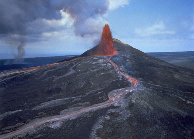 夏威夷火山取熔岩样本