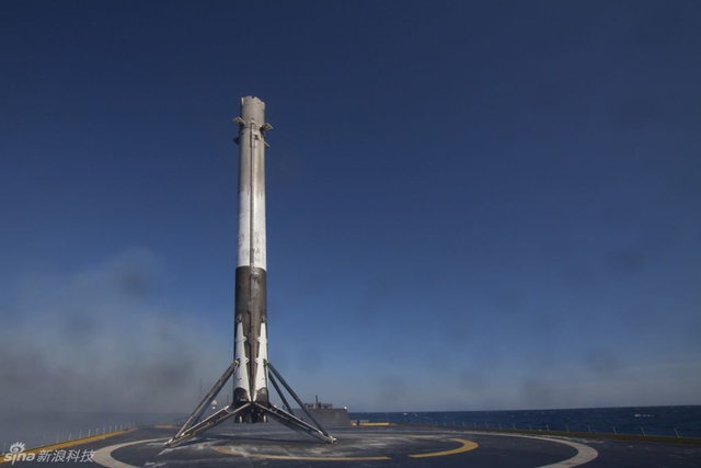 从地面视角看“猎鹰9号”火箭回收