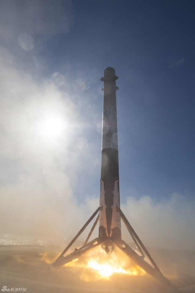 从地面视角看“猎鹰9号”火箭回收