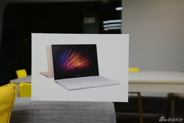 小米笔记本Air实拍图赏：镭射LOGO很酷