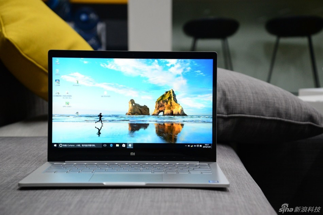 小米笔记本Air实拍图赏：镭射LOGO很酷