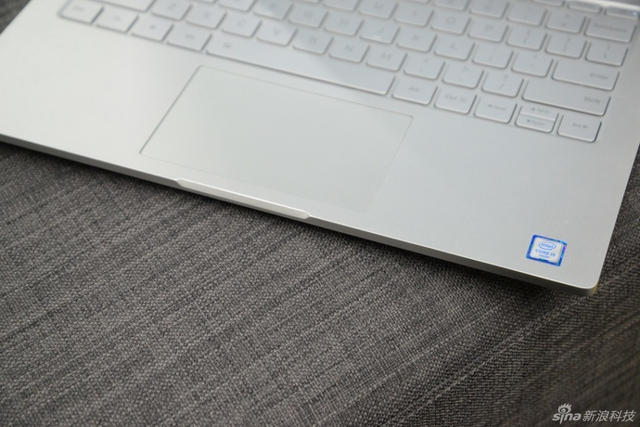 小米笔记本Air实拍图赏：镭射LOGO很酷