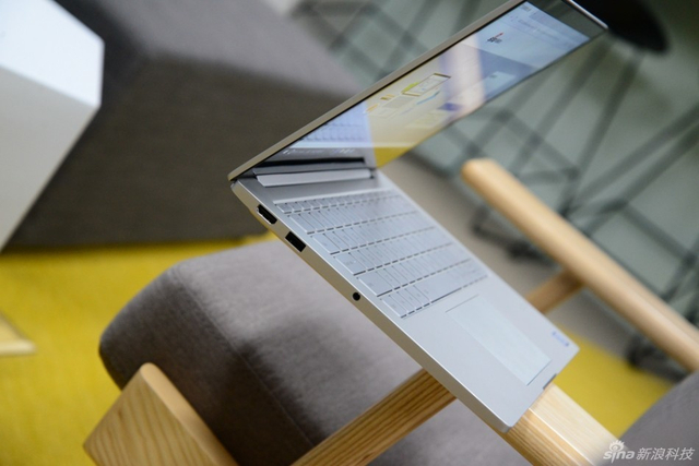 小米笔记本Air实拍图赏：镭射LOGO很酷