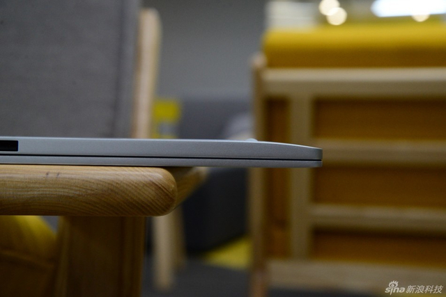 小米笔记本Air实拍图赏：镭射LOGO很酷