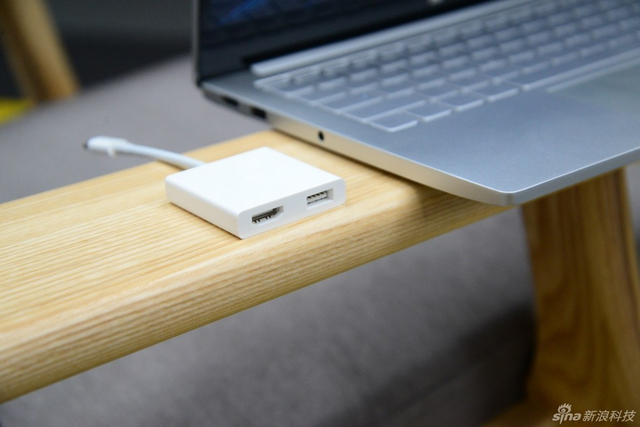 小米笔记本Air实拍图赏：镭射LOGO很酷