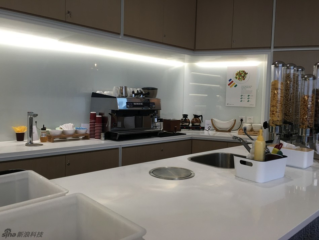 Google茶水间不间断供应的咖啡